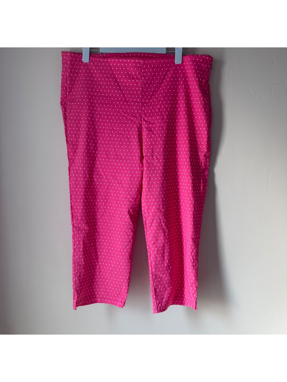 Megan Moroney Fuchsia Polka Dot Pedal Pusher Pants | XXL
